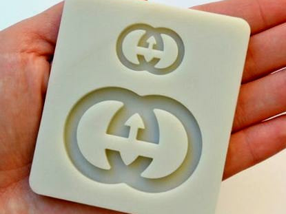 Logo Gucci. Stampo in silicone
