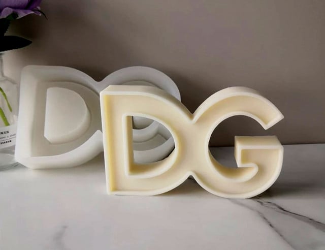Grande Logo Griffe Dolce e Gabbana di 17 x 11 x 4 cm. Stampo in silicone anche per Candele