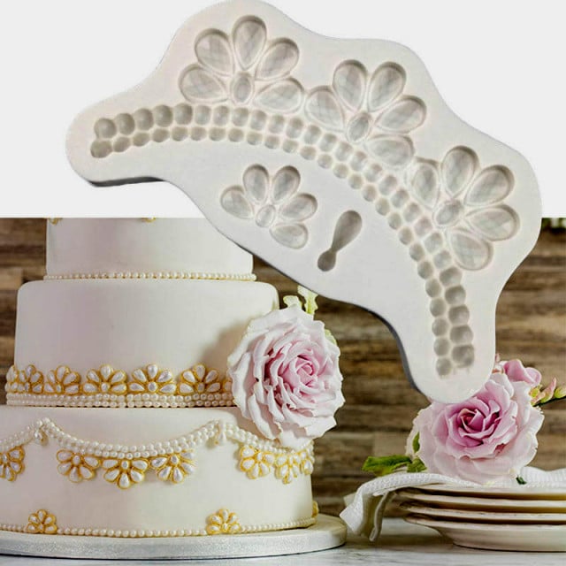 Collana Floreale Bordo Perle. Stampo in silicone