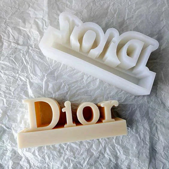 Grande scritta Logo Griffe Dior di 16.5 x h 5.2 x 3 cm. Stampo in silicone anche per Candele