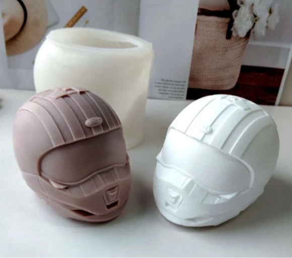 Novità! Grande Casco Racing di 12 x 9.7 cm. Stampo in silicone anche per Candele