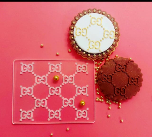 Gucci Griffe. 12 x 10 cm. Stampo in Rilievo