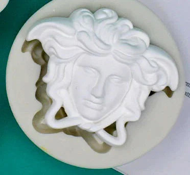 Medusa Griffe Versace in 4 misure di 18 - 12.5 - 7 e 4 cm. Stampo in silicone anche per Candele