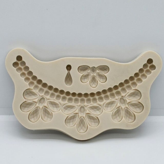 Collana Floreale Bordo Perle. Stampo in silicone