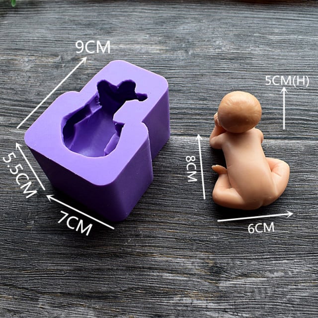 Neonato sulla Palla. Stampo in silicone ad alta definizione