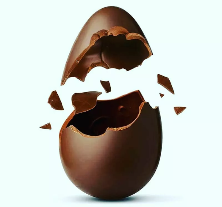 DUE COLOMBE UN UOVO DI PASQUA DA 250 GRAMMI OMAGGIO. World products shop.