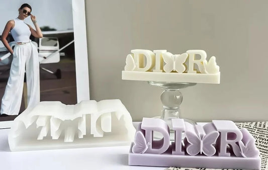 Stampo scritta Logo Dior con Farfalle