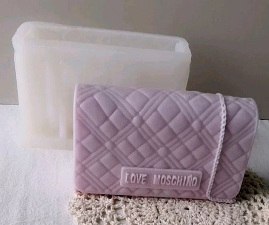 Grande Borsetta Logo Griffe Love MOSCHINO di 14.5 x h 8.5 x 4 cm. Peso 377 gr.