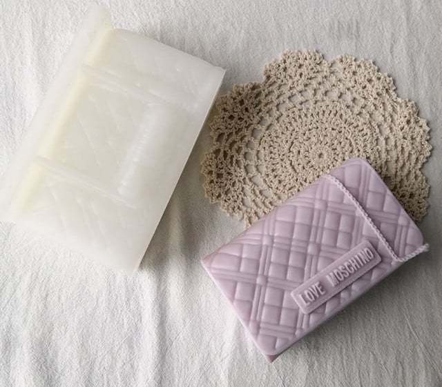 Grande Borsetta Logo Griffe Love MOSCHINO di 14.5 x h 8.5 x 4 cm. Peso 377 gr.