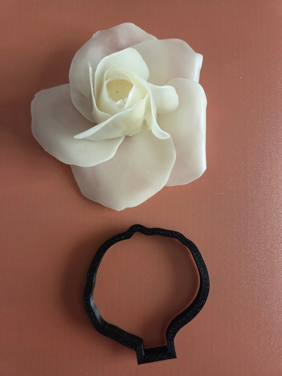 Rosa in Cera d'Api realizzata a mano. Set di 3 Stampi Cutter. WORLD PRODUCTS SHOP