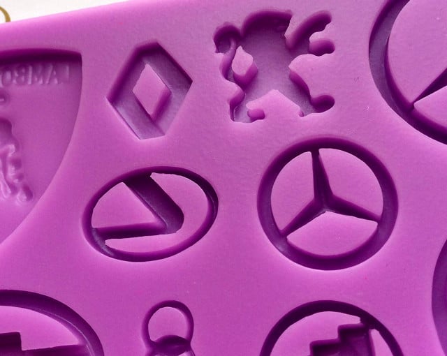 Mercedes Audi Lamborghini Renault Peugeut Chevrolet ecc. Logo Griffe Marchi Auto famosi