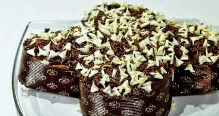 colomba di pasqua,dolce, glassa,cioccolato,artigianale, tradizione,feste,pasqua