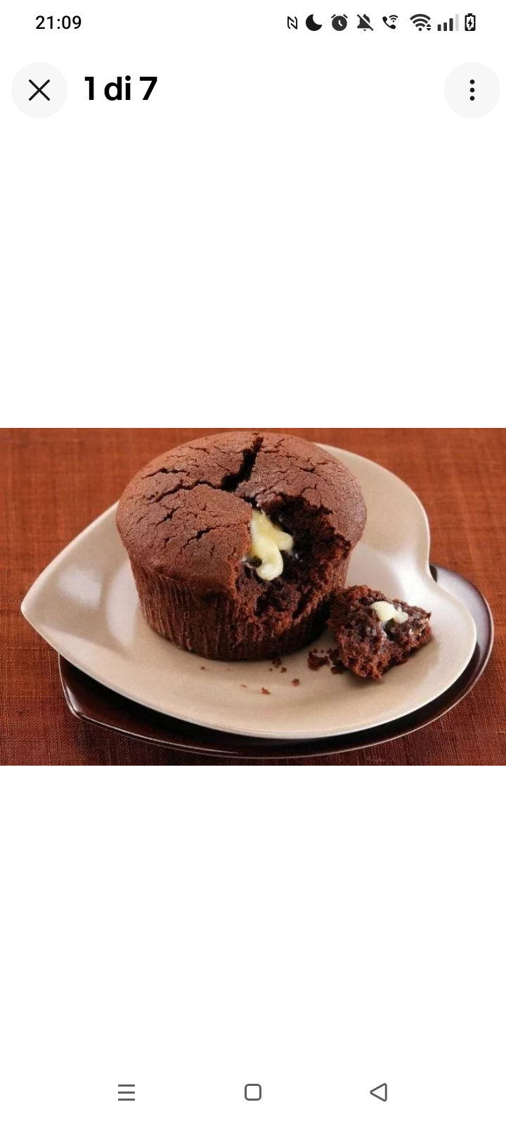 cuore morbido,muffin ripieno al cioccolato,pasqua,artigianale,dolce,pasticceria.World products shop