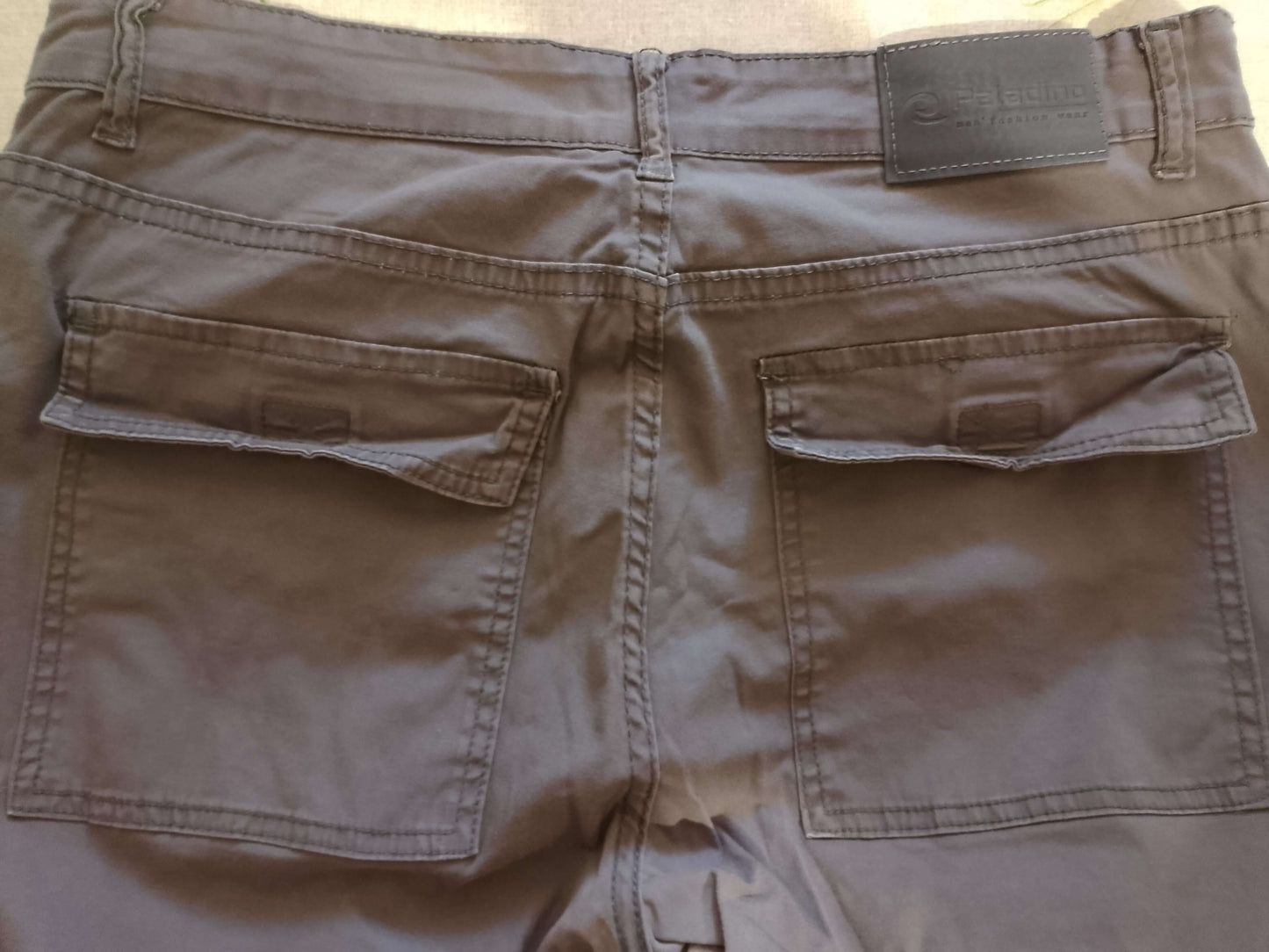 Pantalone Uomo. GRIGIO. ESTATE. Pantalone Elegante casual. Tasca America.   Taglia 52/L